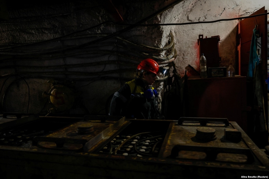 Natalya gjatë punës në minierë.  