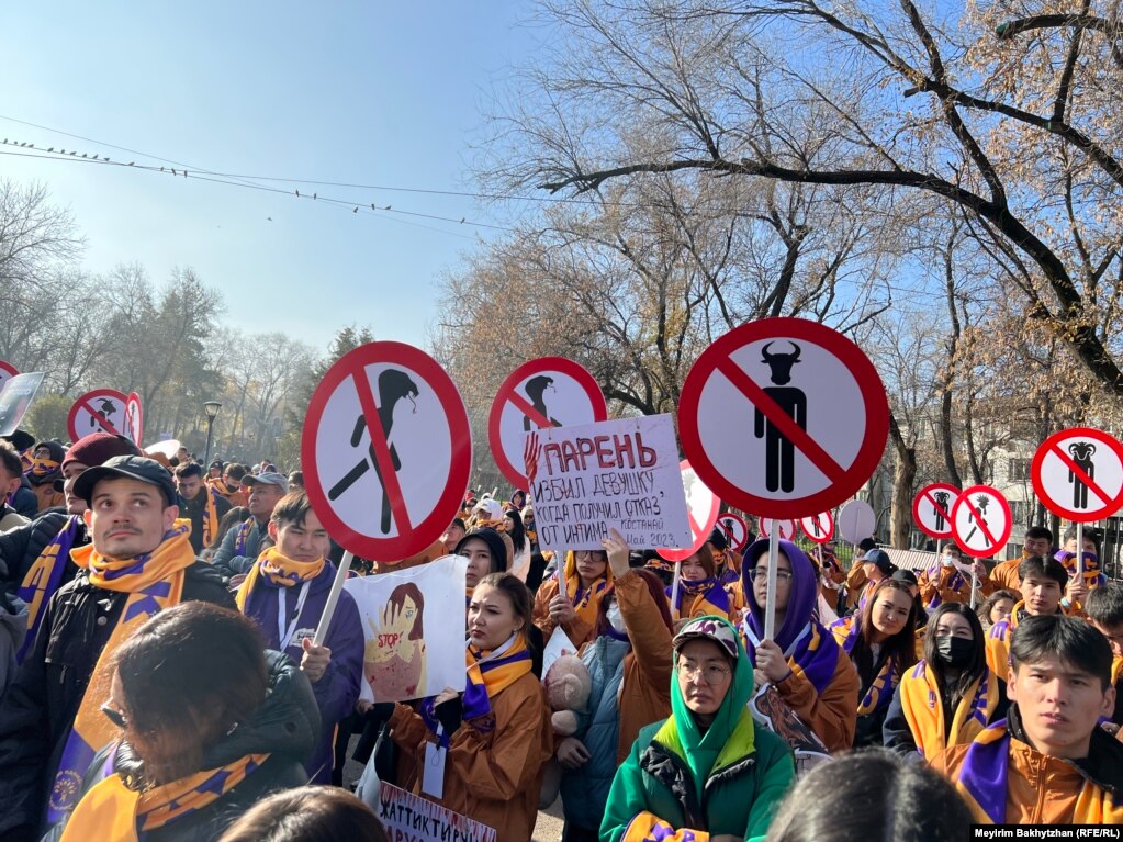 Manifestation pro-gouvernmentale à Almaty