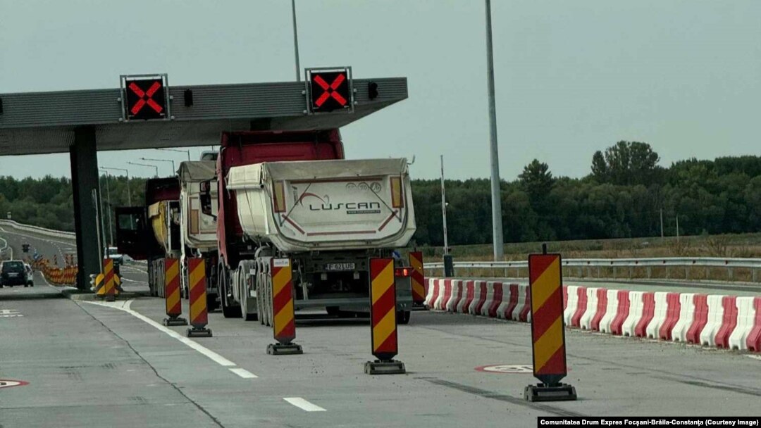 De aproximativ trei săptămâni, jumătate din podul de la Brăila - sensul de deplasare spre oraș, a intrat în reparații. Ceălalt sens a fost reorganizat, cu câte o bandă pentru fiecare direcție.