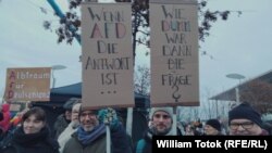 „Coșmarul Germaniei, AfD”, se poate citi pe una din pancartele de la marele miting anti-extremism ținut pe 21 ianuarie la Berlin. 