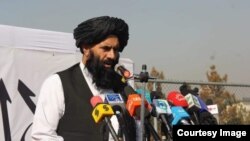 داود مزمل والی حکومت طالبان در بلخ که روز پنجشنبه 18 حوت در یک حمله انتحاری کشته شد