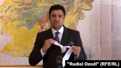 TAJIKISTAN – Afghanistan Ambassador to Tajikistan Muhammad Zahir Aghbar, appointed by ousted Afghan President Ghani, ripped up a letter from Taliban acting Foreign Minister announcing his government’s appointment of a “first secretary” to the embassy. Dushanbe, Nov. 7, 2023. 