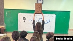 Protest učenica u Iranu. (Ilustracija)
