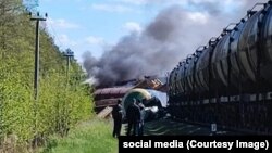Imagine obținută de RFE/RL Belarus cu trenul care a deraiat luni dimineață în Rusia, la 60 de kilometri de granița cu Ucraina, în urma unei explozii.
