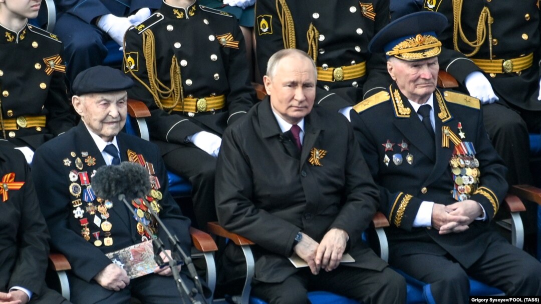 Președintele Rusiei, Vladimir Putin, participă la o paradă de Ziua Victoriei organizată în Piața Roșie pentru a marca 78 de ani de la victoria asupra Germaniei naziste în cel de-al Doilea Război Mondial, Moscova, 9 mai 2023.