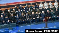 Прэзыдэнт Расеі Ўладзімір Пуцін і кіраўнікі краін СНД на вайсковым парадзе ў Маскве 9 траўня 2023 