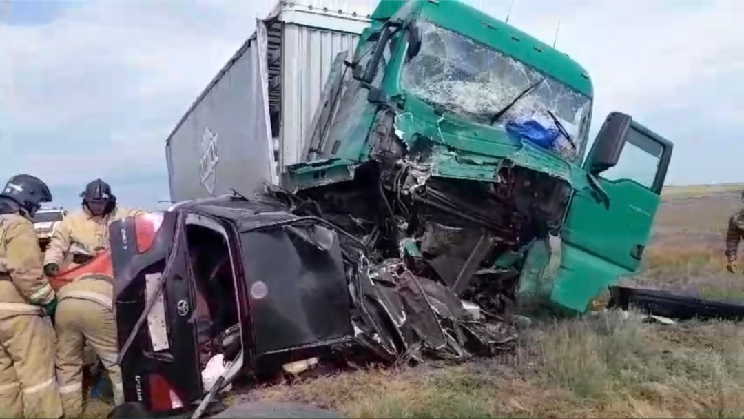 Порно лесбиянки клиторларын ысқылайды