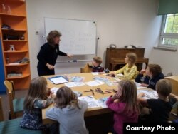 Леся викладає українську для дітей у Німеччині