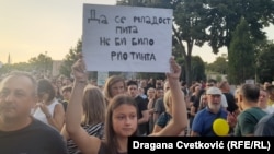 Jedna od učesnica protesta u Nišu