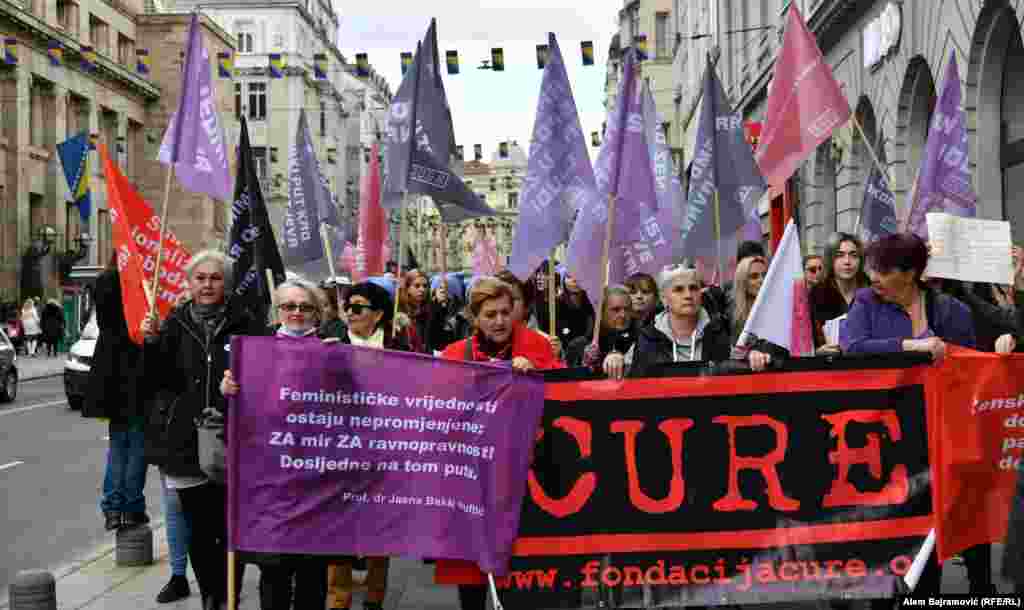 U Sarajevu je održana protestna šetnja koju je organizovala fondacija &quot;Cure&quot;.