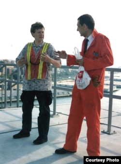  Янев дружно с Пети на Бруклинския мост 