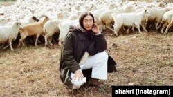Журналист и дизайнер Шахри Амирханова, внучка дагестанского поэта Расула Гамзатова. Фотография, опубликованная 7 ноября на ее странице в инстаграме