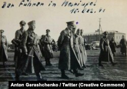 Адольф Гітлер падчас прыезду ў Марыюпаль, 1941