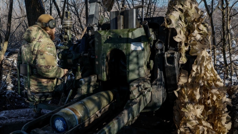 Na ratištima u Ukrajini serije napada ruskih dronova i navođenih raketa