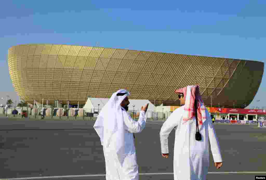 Катар былтыр футбол боюнча дүйнө чемпионатын өткөргөн. Футбол тарыхында биринчи жолу күз-кышкы мезгилинде өткөрүлгөн чемпионат &ndash; эң кымбат мелдеш болуп калды. Аны өткөрүү үчүн Катар 200 миллиард доллар сарптаган.&nbsp; &nbsp;