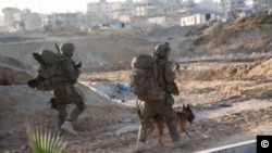 Izraeli katonák a Gázai övezetben