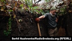 Sár, hideg, nélkülözés: a lövészárkokban készülnek a télre az ukrán katonák