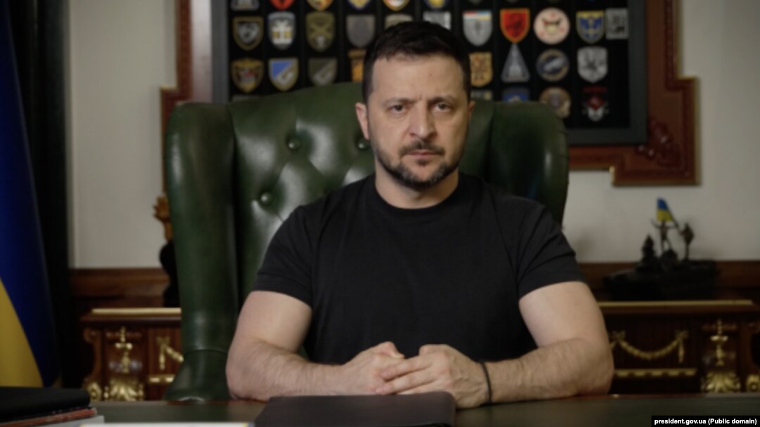 Președintele Zelenski spune că așteaptă „propuneri concrete” de la șeful Armatei, Olexandr Sîrski, pentru îmbunătățirea performanței pe front.