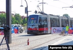 Un tramvai nou cumpărat de autoritățile locale din Oradea.