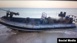 Розстріляний човен 73-го морського центру Сил спеціальних операцій біля Тендрівської коси, що розповсюджується російськими телеграм-каналами