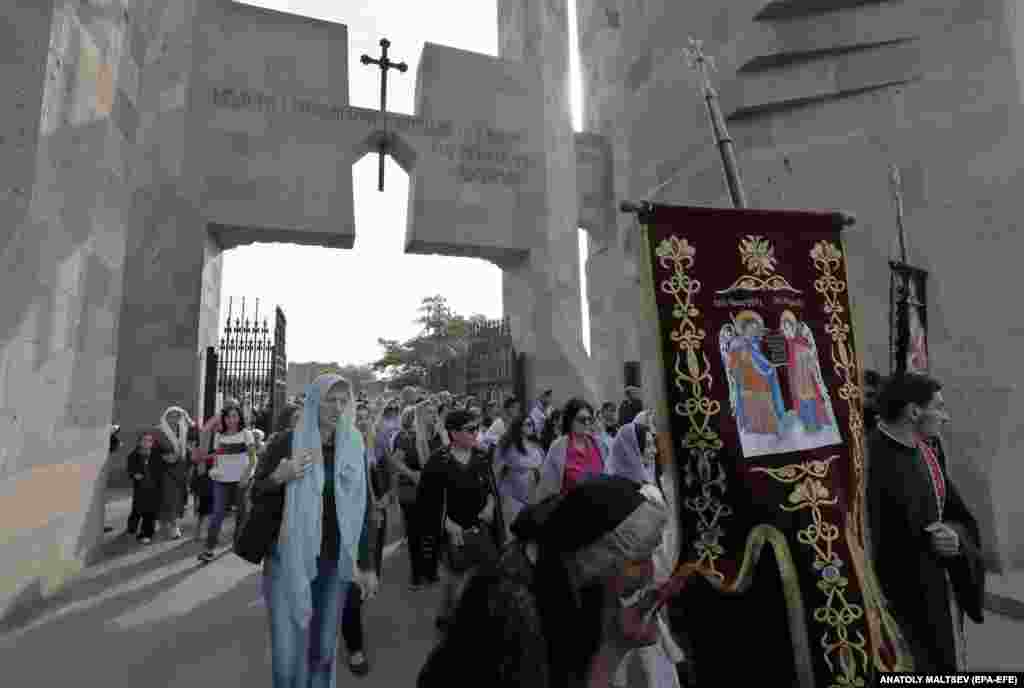 Armenians participate in the day of prayer at St. Trdat Church in Vagharshapat. In a briefing on October 1, Armenia&#39;s presidential press secretary, Nazeli Baghdasarian, said 100,483 people had already arrived in Armenia from Nagorno-Karabakh, which had a population of about 120,000 before Azerbaijan&#39;s September 19 offensive. Following two days of fighting in the disputed region, ethnic Armenian separatist forces&nbsp;surrendered after a decades-long struggle.