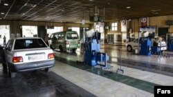 یک مرکز معاینه فنی خودرو در تهران
