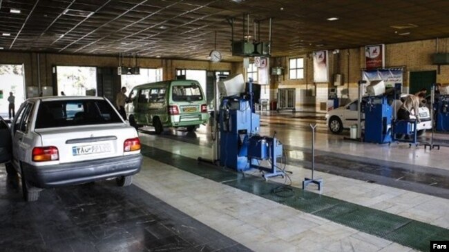 یک مرکز معاینه فنی خودرو در تهران