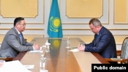 Kazakh Foreign Minister Murat Nurtileu and Belarusian Ambassador to Kazakhstan Paval Utsyupin meet in Astana on August 21.