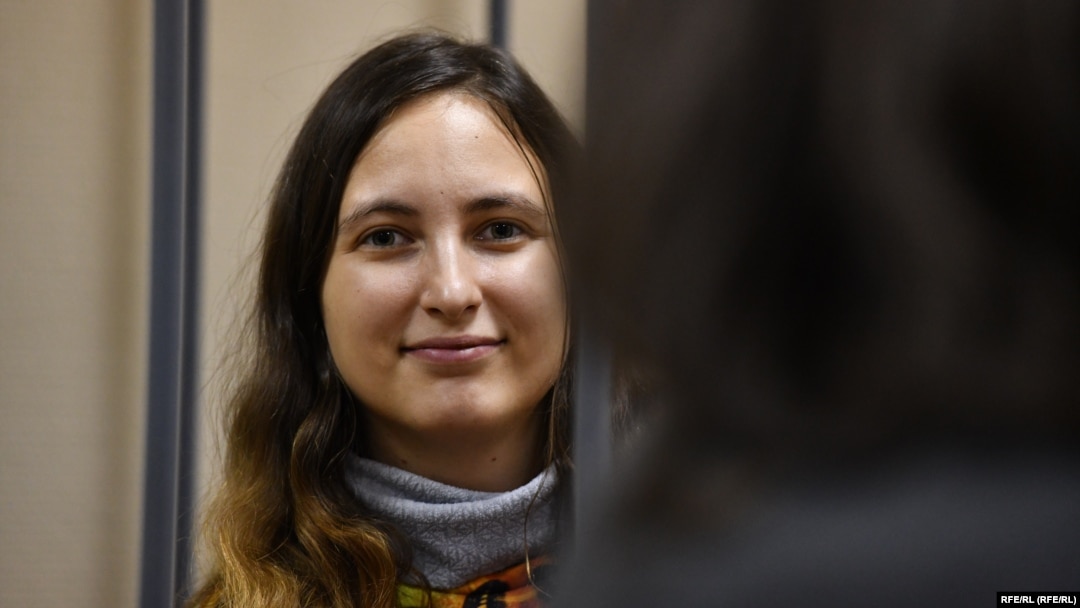 Художница Саша Скочиленко в суде
