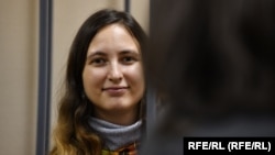 Художница Саша Скочиленко в суде
