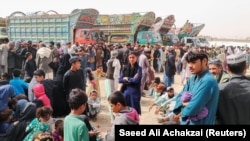 مهاجران که بطور اجباری از پاکستان اخراج شده اند در منطقه چمن