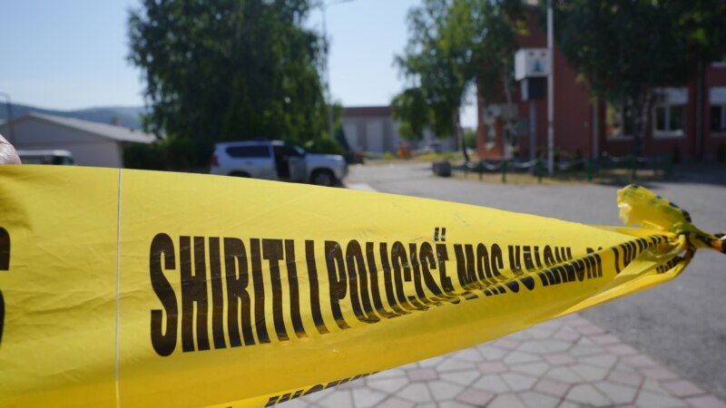 V Prizrenu moški z nožem hudo poškodoval ženo in mladoletno hčerko