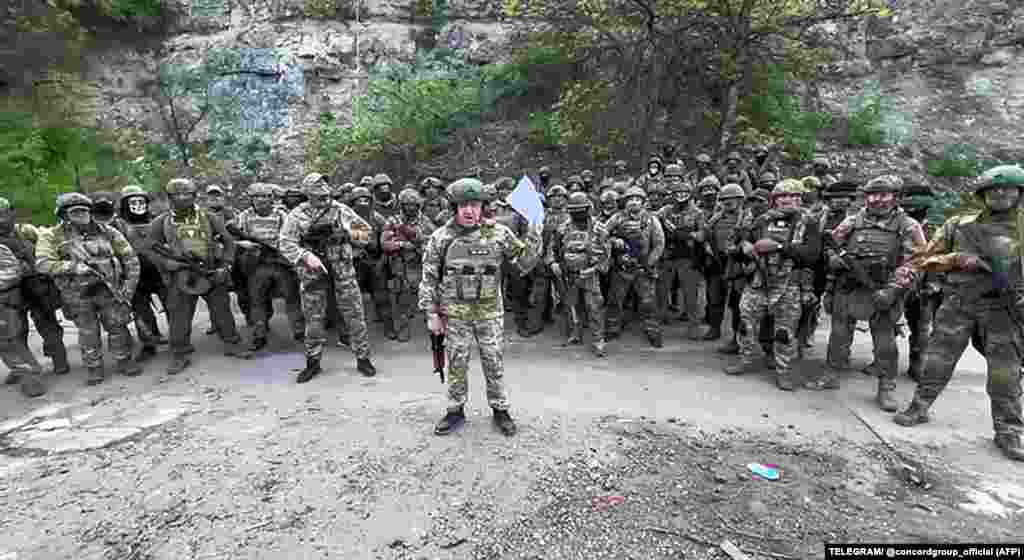 РУСИЈА -&nbsp;Сопственикот и водач на руската паравоена група Вагнер, Евгениј Пригожин денеска изјави дека неговите сили ќе го напуштат украинскиот град Бахмут на 10 мај. Пригожин објави видео во кое ги обвини највисоките руски воени претставници за загубите што ги претрпеа неговите борци во Украина, објави Ројтерс.