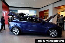 Tesla Y, un model al producătorului american care este asamblat și în China.