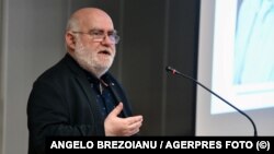 Parchetul de pe lângă Judecătoria Sectorului 1 începe în această săptămână audieri în cazul profesorului Alfred Bulai, acuzat de mai multe studente de la SNSPA de hărțuire sexuală.