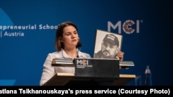 Сьвятлана Ціханоўская пасьля выступу ва ўнівэрсытэце MCI (Цэнтар мэнэджмэнту ў Інсбруку). 2023  год