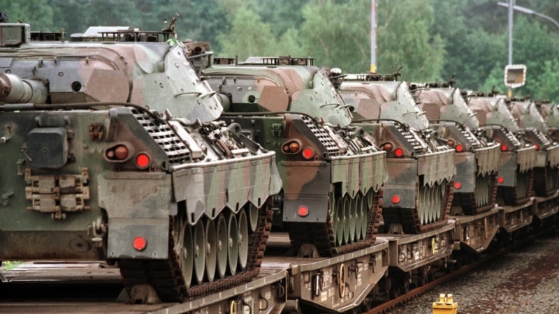 Берлин передал Киеву новый пакет военной помощи. В него вошли танки Leopard и HIMARS