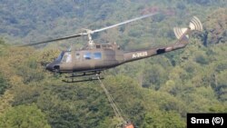 Helikopter Oružanih snaga BiH pomaže u gašenju požara u Nacionalnom parku "Sutjeska", Foča, 12. avgust 2024. godine