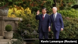 Xi Jinping și Joe Biden s-au și plimbat în timpul întâlnirii din SUA. Plimbarea ar fi o marcă în ultimii ani a discuțiilor oficiale internaționale ale liderului Chinei.