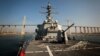 Razarač vođenih raketa klase Arleigh Burke USS Carney prolazi kroz Suecki kanal, Egipat, oktobar 2023.