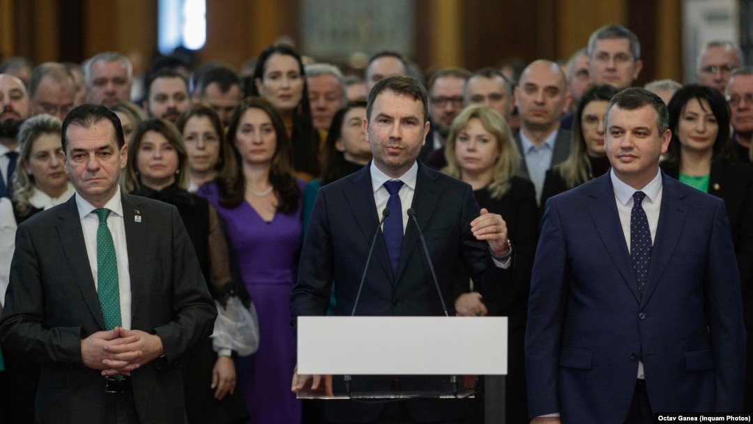 Liderul USR, Cătălin Drulă (în centru), președintele PMP, Eugen Tomac (în dreapta) și fostul premier Ludovic Orban, liderul Forța Dreptei au prezentat programul alianței Dreapta Unită.