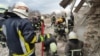Спасатели разбирают завалы на месте разрушенного дома во Львовской области
