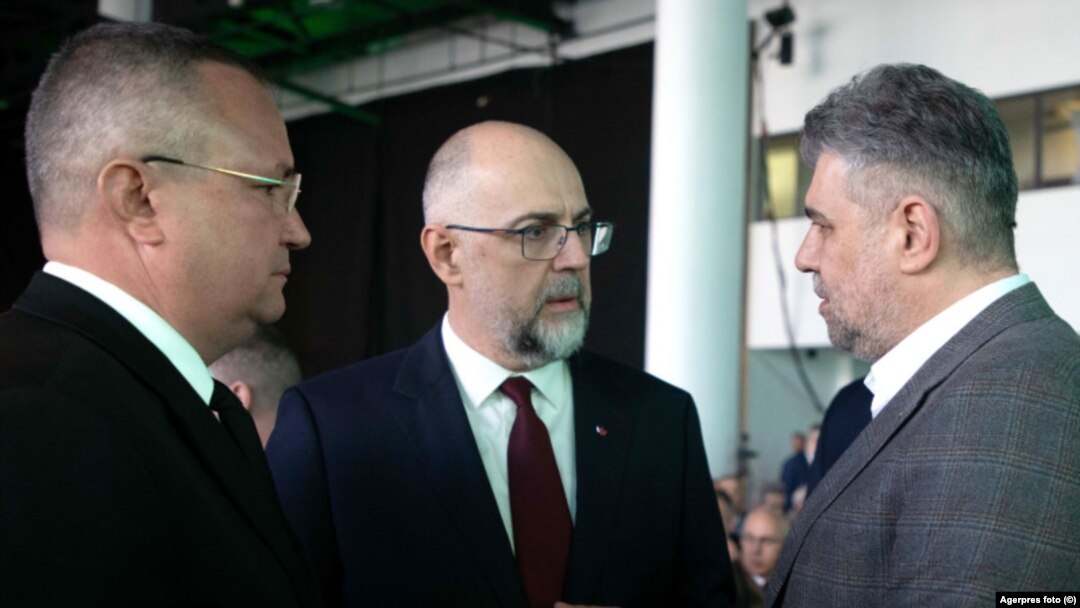 Cel de-al 16-lea Congres al Uniunii Democrate Maghiare din România a fost organizat la Centrul Regional de Afaceri Timișoara. În imagine, liderii coaliției de guvernare: Nicolae Ciucă (PNL), Kelemen Hunor (UDMR) și Marcel Ciolacu (PSD). 28 aprilie 2023