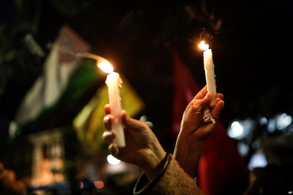 Në Bogota, Kolumbi, më 17 tetor u ndezën qirinj për viktimat.