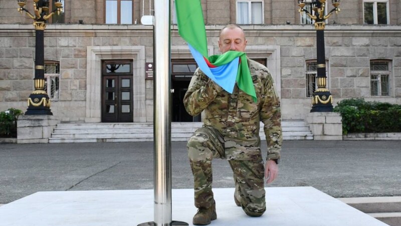 Ильхам Алиев поднял флаг Азербайджана над бывшей столицей Нагорного Карабаха