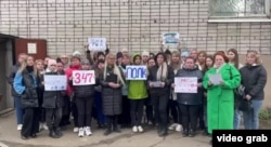 Fotografi e nxjerr nga videoja e protestës së grave në Çerepovets.