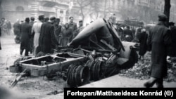 Magyarország, Budapest VIII., József körút, háttérben a Pál utca torkolata 1956-ban