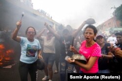 La Caracas au loc proteste încă de când au fost anunțate primele rezultate ale alegerilor. Atât oamenii de rând, cât și opoziția și organizațiile internaționale cer ca regimul Maduro să publice datele despre voturi.