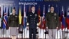 
Komandantica NATO Štaba Sarajevo, brigadna generalica Pamela McGaha (lijevo) predaje funkciju brigadnom generalu Matthewu Valasu (desno), Sarajevo, 10. maj 2024. godine 