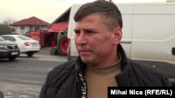 Gheorghiță Cucoranu, fermier din Iași, se plânge că prețul cerealelor este tot mai mic, în vreme ce combustibilul sau îngrășămintele s-au scumpit.